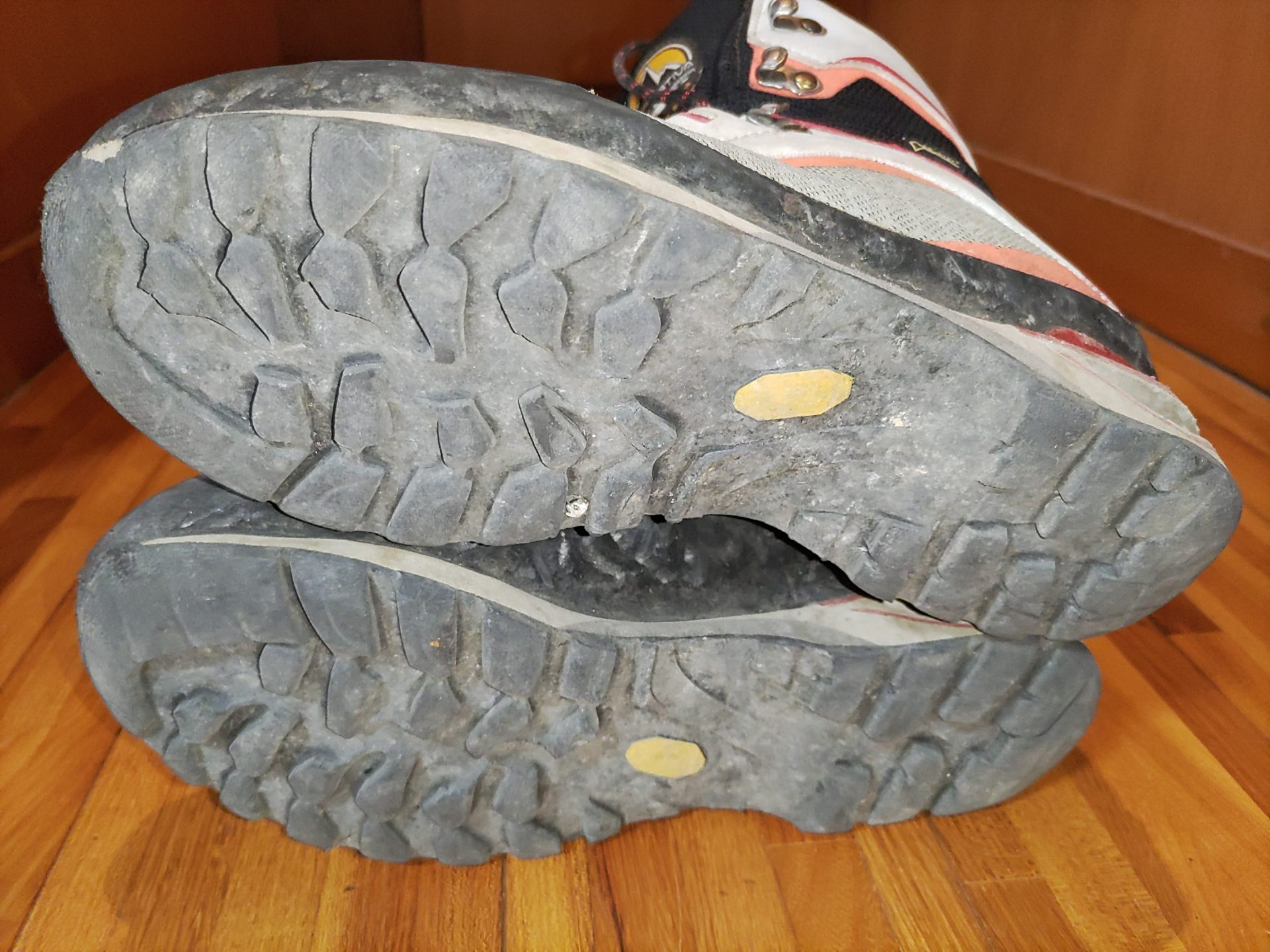 修理前の登山靴