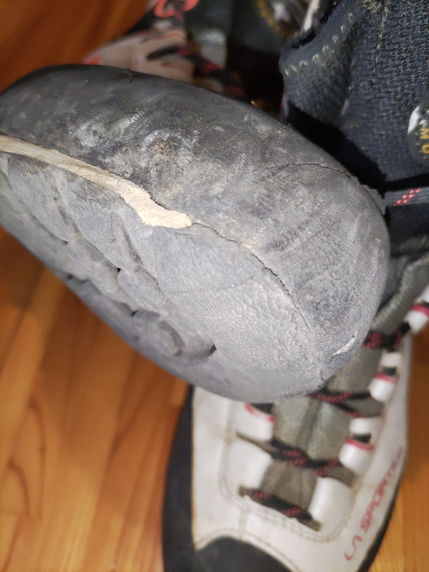 修理前の登山靴